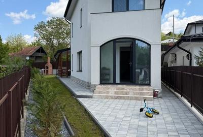 Casă cu 4 camere cu Teren 400 Mp în Bârnova