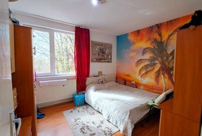 Apartament cu 3 camere semidecomandat, mobilat în 1 Mai - 5