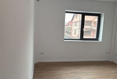 Spațiu comercial, de 77 mp, în Central - 3