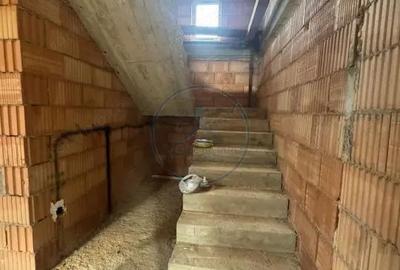 Casă cu 4 camere cu Teren 350 Mp în Central - 11