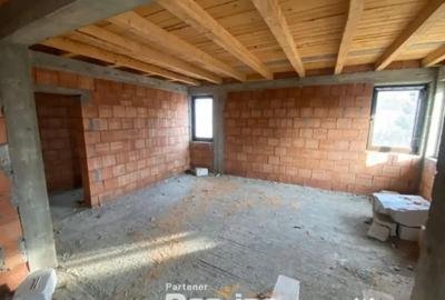 Casă cu 7 camere cu Teren 500 Mp în Ciritei - 3