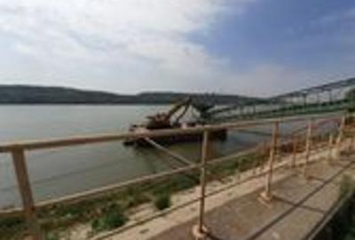 Oltenita - teren pe malul Dunarii cu chei betonat si ponton pt barje - 1