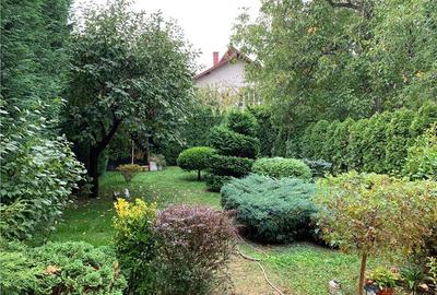 Casă individuală cu 9 camere cu Teren 600 Mp în Gruia