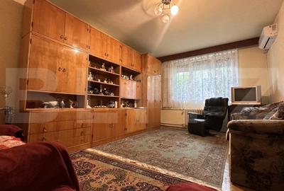 Apartament de vanzare,  decomandat cu 3 camere, zona Dacia - 2