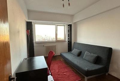Apartament cu 3 camere decomandat în Titulescu - 10