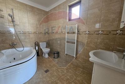 Vila cu 5 camere de vanzare Mangalia/zona Central - 8