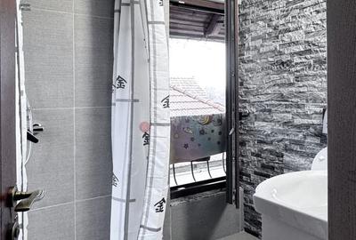 Casă individuală cu 9 camere cu Canalizare în Florilor - 20