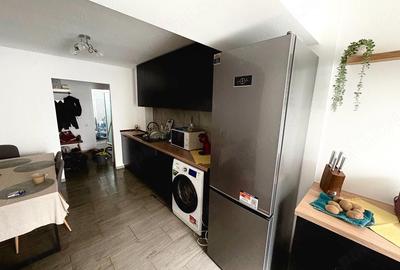 Apartament cu 3 camere semidecomandat în Central - 1