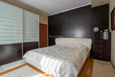Casă cu 13 camere cu Teren 2400 Mp în Roșu - 3