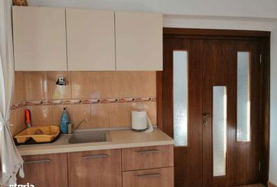 Casă cu 4 camere în Km 4 - 12