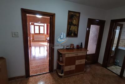 Apartament 3 camere, decomandat, 1 Mai - 4