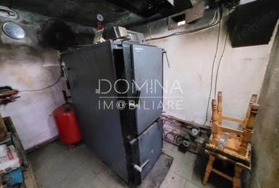 Casa tradi?ionala, mobilata ?i utilata, situata in centrul satului Polovragi - 6