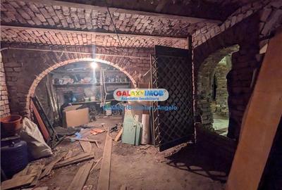 Armeneasca etaj vila 5 camere ,suprafata 183 mp, loc parcare - 50