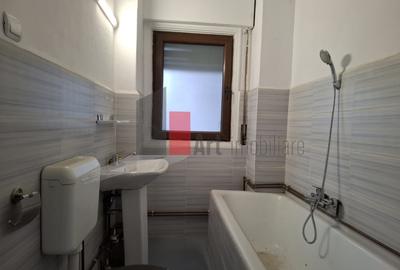 Apartament cu 3 camere semidecomandat în Cișmigiu
