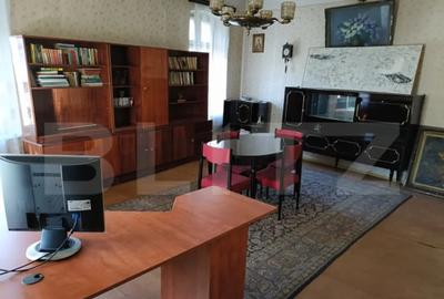 Casă cu 11 camere cu Teren 720 Mp în Democrației - 1