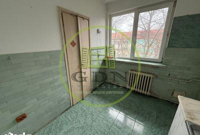 Apartament cu 3 camere semidecomandat în Rovine - 4