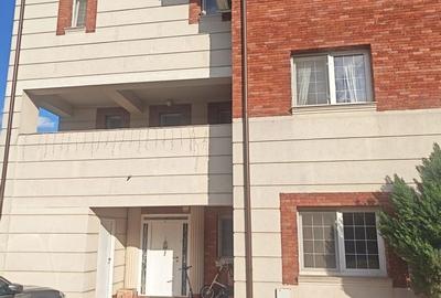 Casă cu Teren 3000 Mp în Central - 3