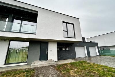 Casă individuală cu 4 camere cu Canalizare în Cristian - 9