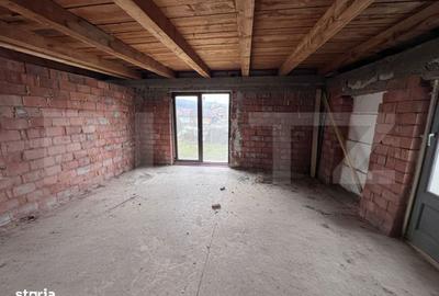 Casă cu Teren 3730 Mp în Stremț - 1