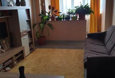 Apartament cu 3 camere decomandat, mobilat în Tătărași