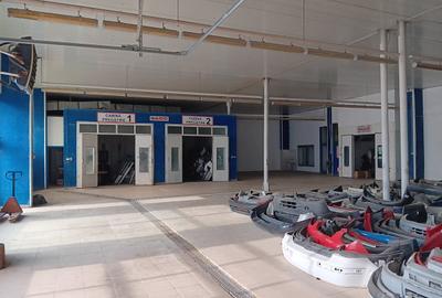 Teren de 5000 mp, în Titan - 14