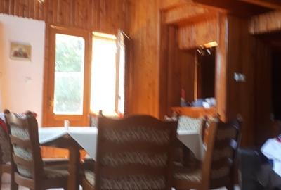 Casă cu 5 camere cu Teren 2345 Mp în Breaza - 1