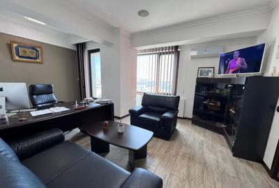 Apartament cu 5 camere decomandat în Km 4 - 6