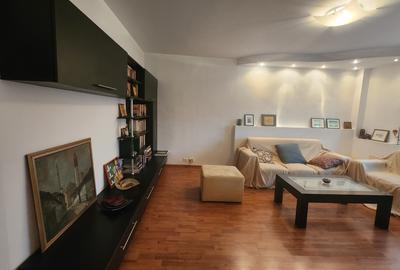 Apartament cu 3 camere decomandat, mobilat în Panduri