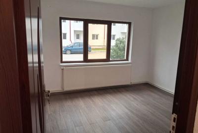Apartament cu 3 camere decomandat în Central - 1