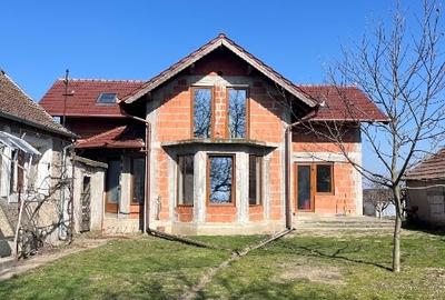 Casă individuală cu 4 camere cu Teren 2083 Mp în Ciumeghiu - 2