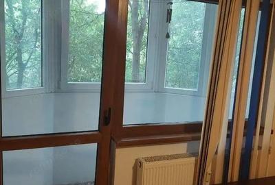 Garsoniera cocheta, mobilata ?i utilata, etaj 1, metrou Titan - 9