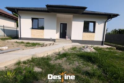 Casă individuală cu 4 camere în Breazu