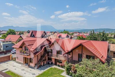 Casă individuală cu 10 camere cu Canalizare în Râșnov - 1