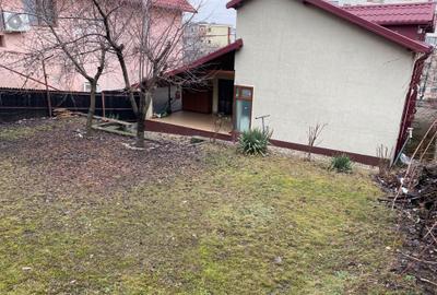 Casă cu 4 camere în Prundu