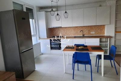 Apartament cu 3 camere semidecomandat în Tipografilor