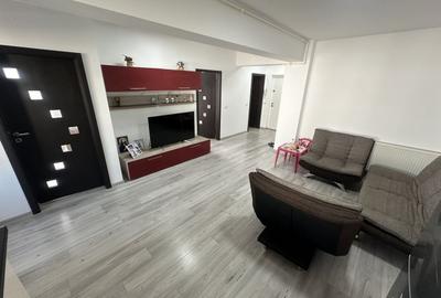 Apartament cu 3 camere semidecomandat în Tomis Plus