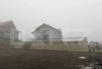 Casă cu 7 camere cu Teren 1800 Mp în Central