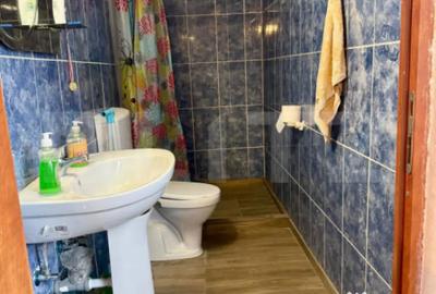 Casă cu 3 camere cu Canalizare în Central