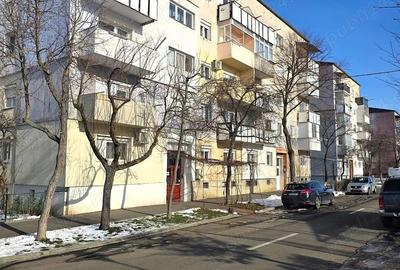 Apartament 3 camere decomandat | Micro 17 | Strada Vasile Lupu - 13