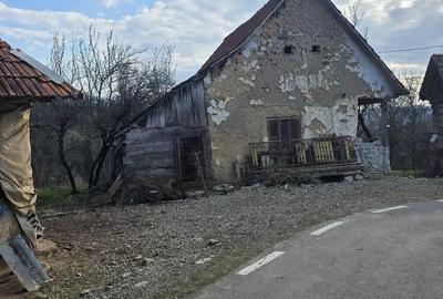 Casă cu 2 camere cu Teren 27263 Mp în Brusturi - 3