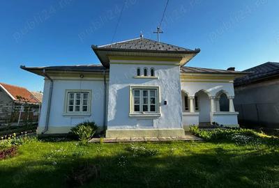 Casă cu 4 camere cu Teren 4500 Mp în Piatra - 1