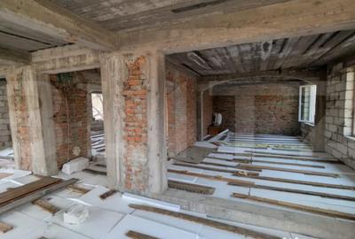 Casă cu 7 camere cu Teren 1656 Mp în Central - 10