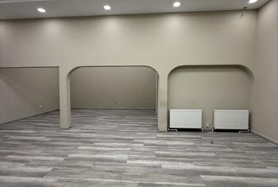 Spațiu comercial, de 165 mp, în Central - 4