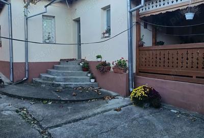 Vand casa si teren in Comanesti - 2