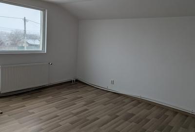 Casă individuală cu 6 camere cu Canalizare în Central - 3