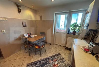 Apartament de vanzare, cu 3 camere, zona Micro 5 - 3