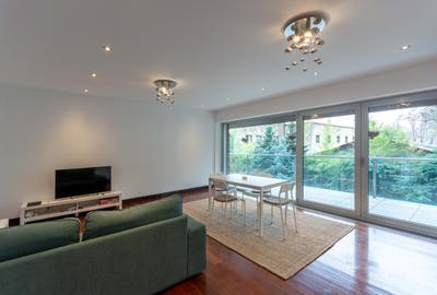 Apartament cu 2 camere decomandat în Arcul de Triumf