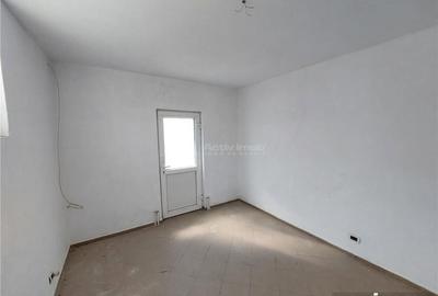 Casă cu Teren 1400 Mp în Mărăcineni - 2