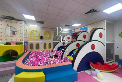 Spatiu comercial 131 mp, 3 parcari, gata echipat, se vinde cu tot cu afacere! - 2