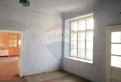 Casă cu 4 camere cu Teren 317 Mp în Dumbrăveni - 1